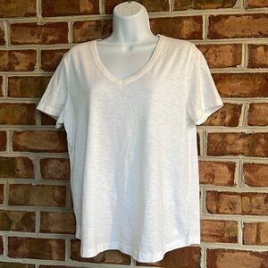 Vineyard Vines White Short Sleeve V neck 100% cotton T-Shirt